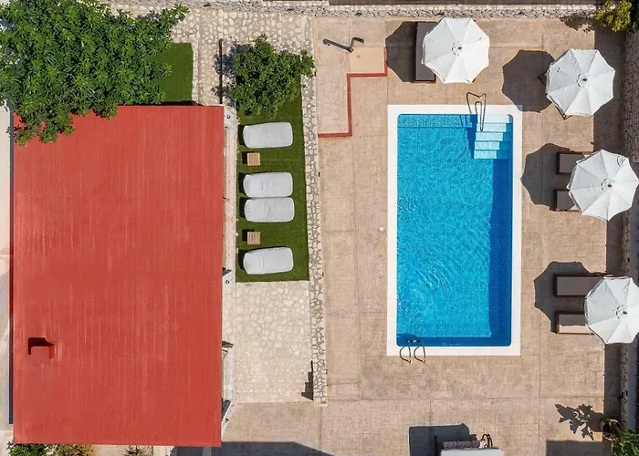 Adonis In Nature Vilă