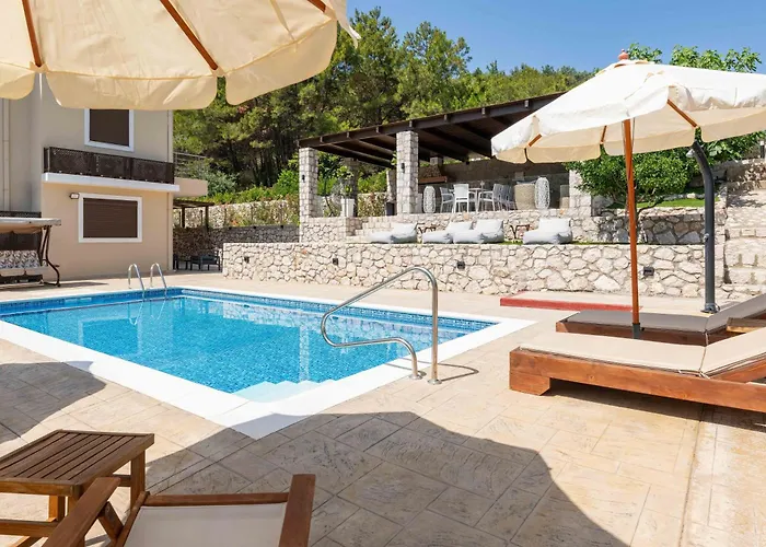 Adonis In Nature Villa